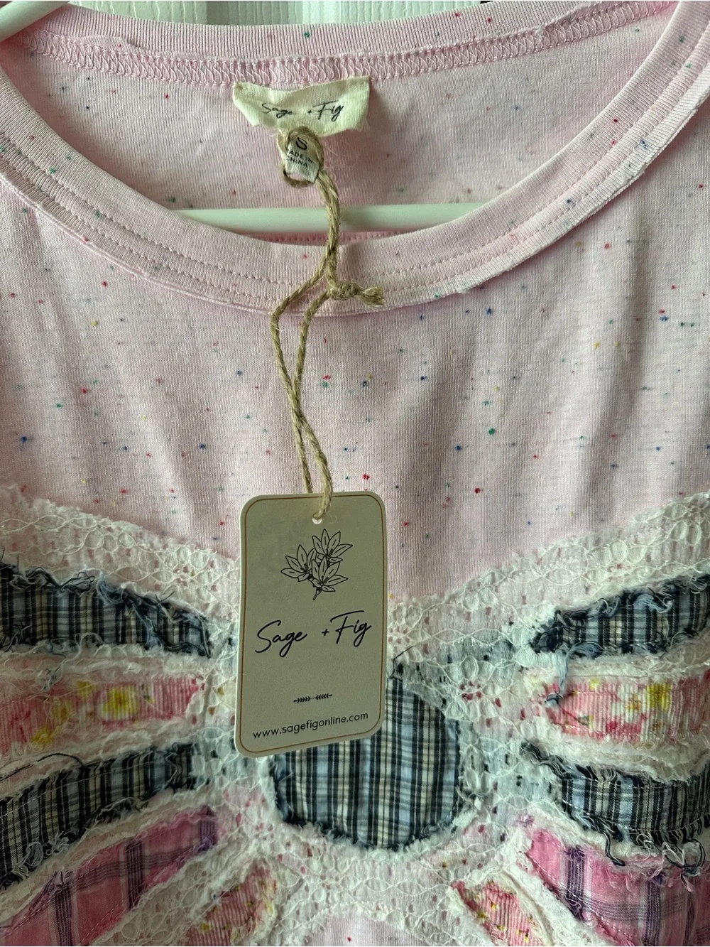 Sage & Fig Pink Bow Appliqué Short Sleeve Top - Picture 2 of 5